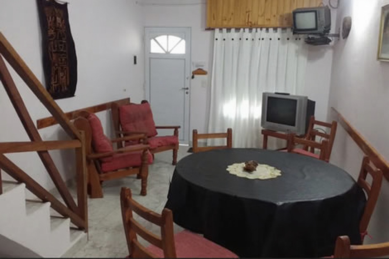 Dúplex con patio y parrilla a 100 metros del mar en Mar del Tuyú miniatura 2