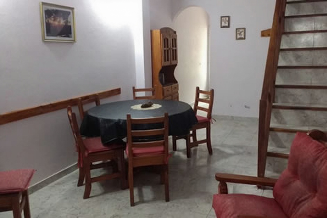 Dúplex con patio y parrilla a 100 metros del mar en Mar del Tuyú miniatura 4