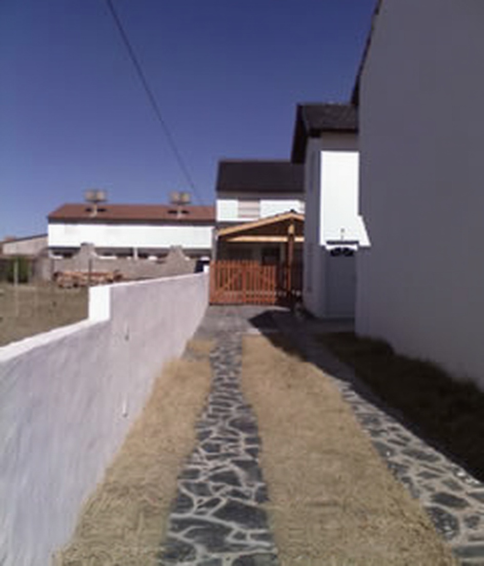 Dúplex con patio y parrilla a 100 metros del mar en Mar del Tuyú miniatura 5