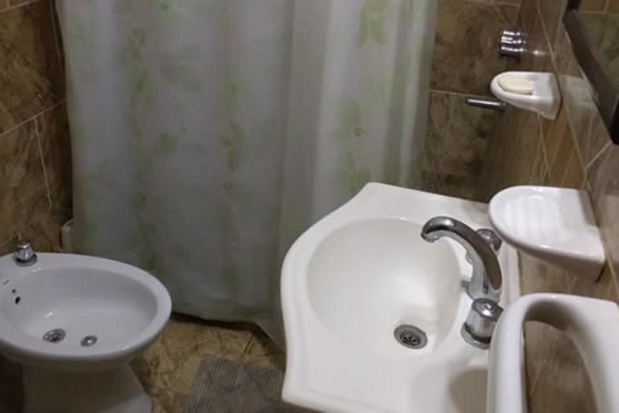 Dúplex con patio y parrilla a 100 metros del mar en Mar del Tuyú miniatura 6