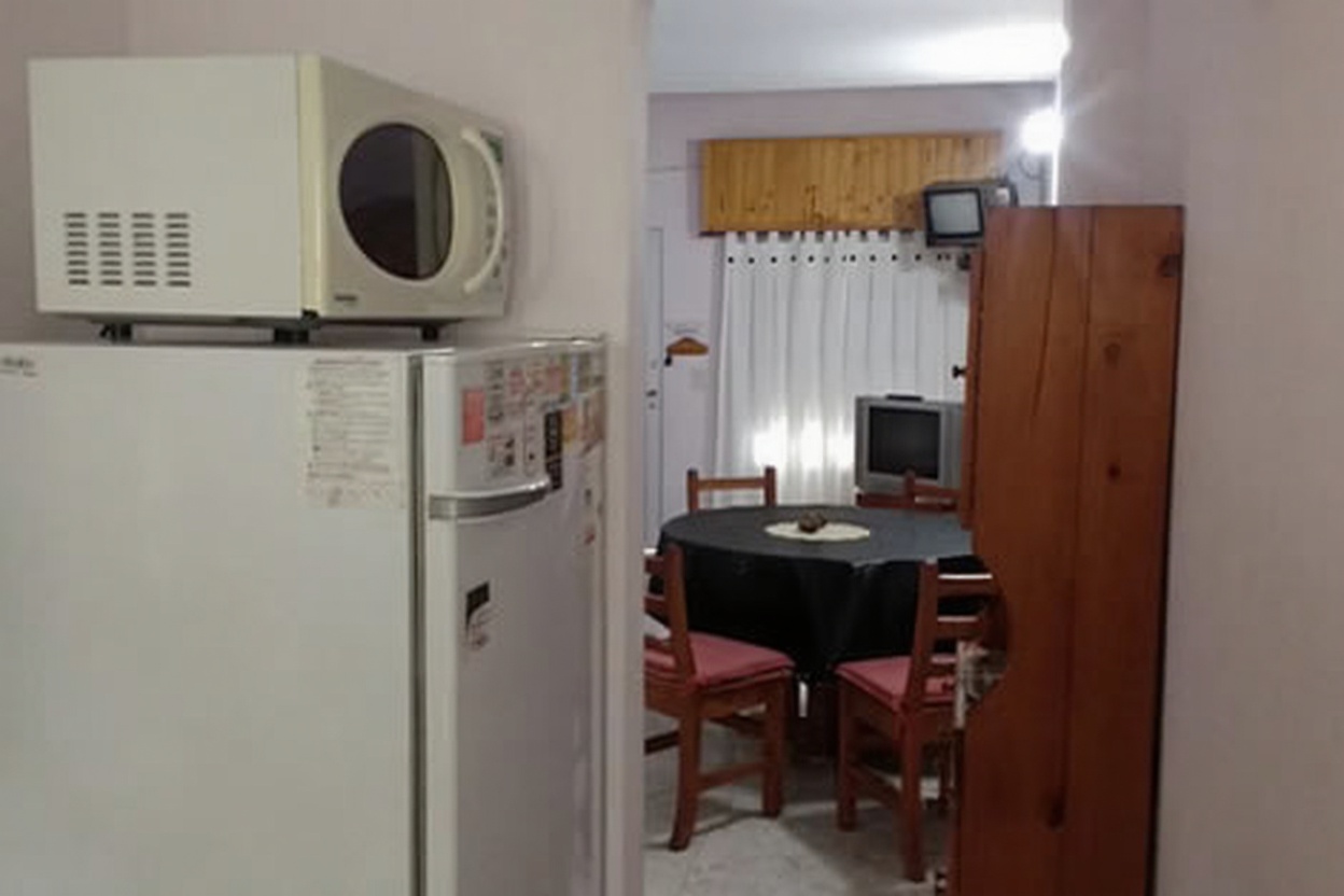 Dúplex con patio y parrilla a 100 metros del mar en Mar del Tuyú miniatura 7