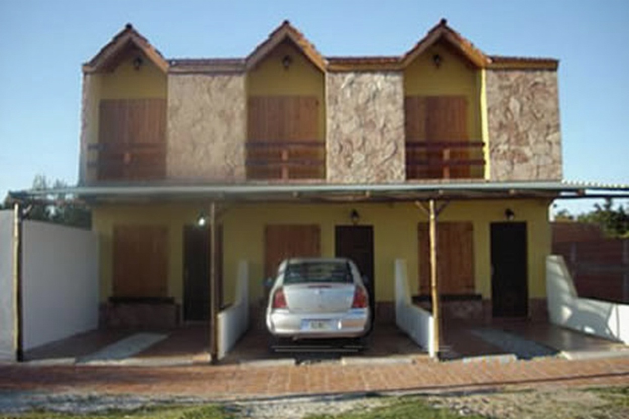 Dúplex con cochera y parrilla a 150 metros del mar en Mar del Tuyú foto 1