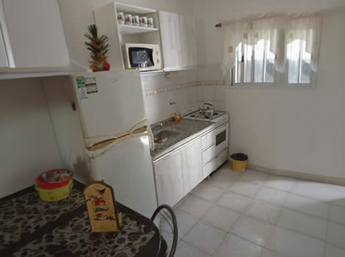 Dúplex con cochera y parrilla a 150 metros del mar en Mar del Tuyú miniatura 3