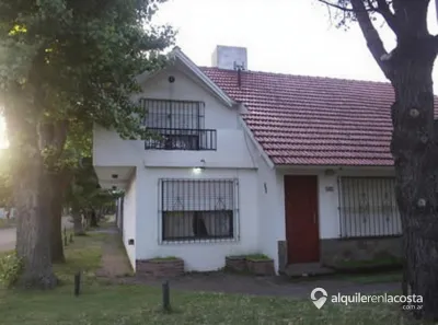 Dúplex con patio y parrilla a 2 cuadras del mar en Lucila del Mar