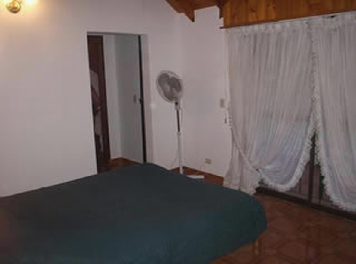 Dúplex con patio y parrilla a 2 cuadras del mar en Lucila del Mar miniatura 7