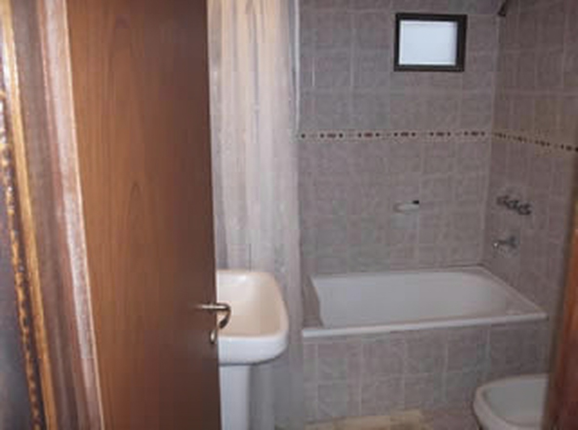 Dúplex con patio y parrilla a 2 cuadras del mar en Lucila del Mar miniatura 8