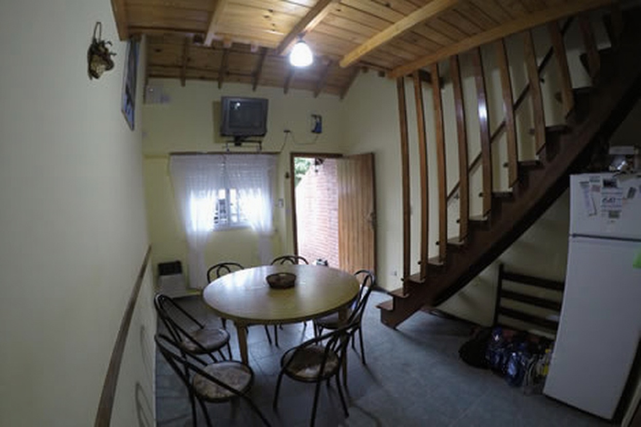 Dúplex con parque y parrilla a 400 metros del mar en Mar del Tuyú miniatura 2