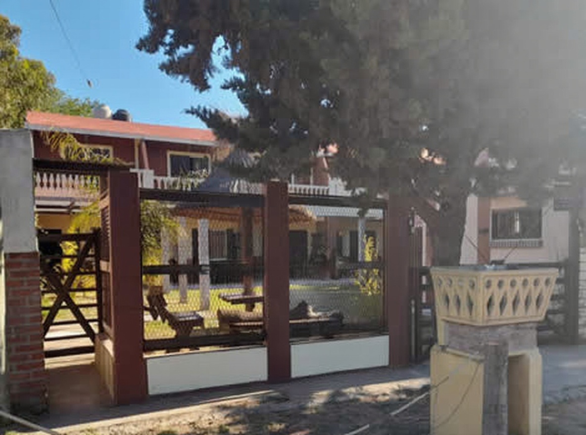 Dúplex con parque y parrilla a 250 metros del mar en Mar del Tuyú foto 1