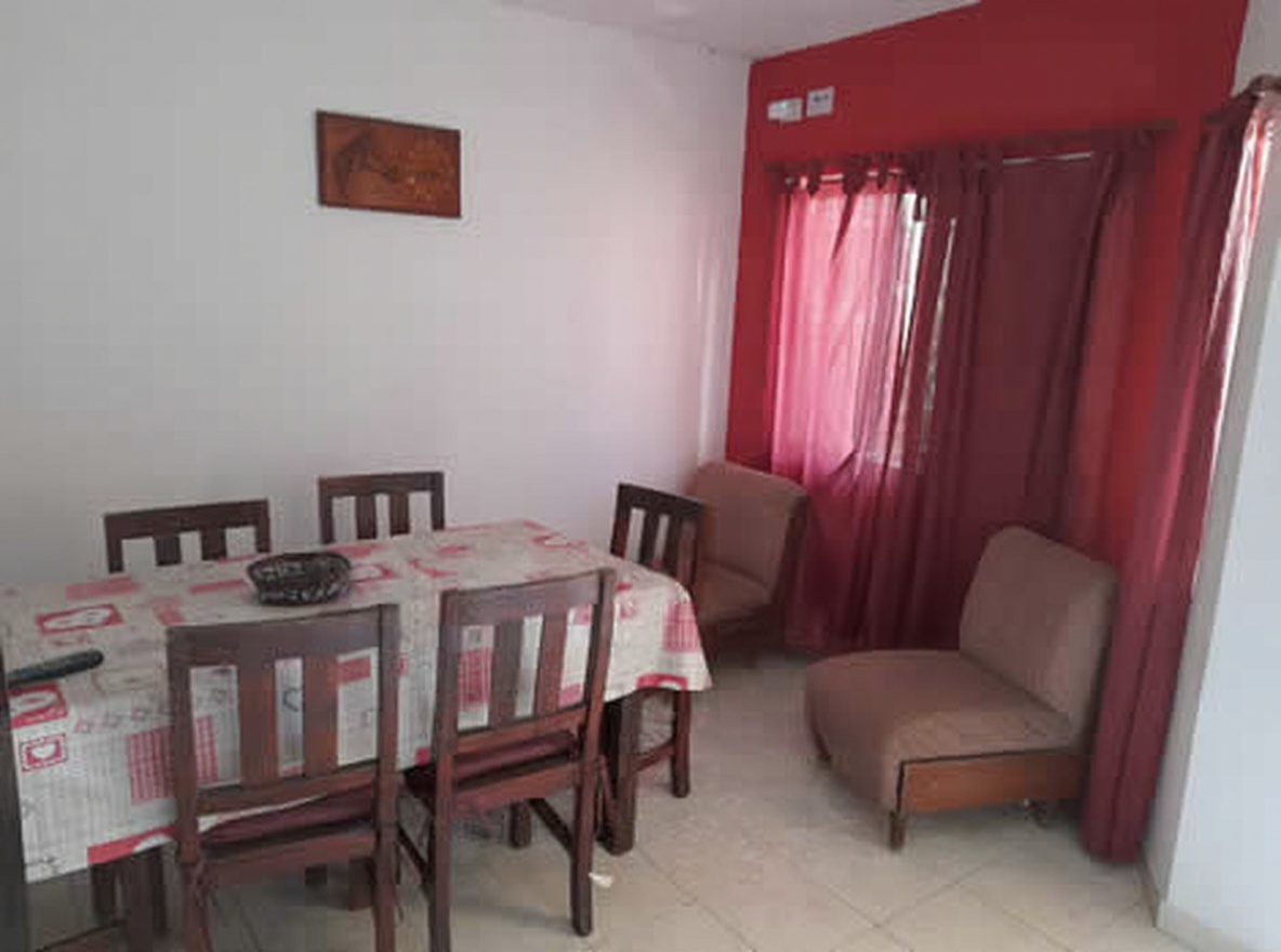 Dúplex con parque y parrilla a 250 metros del mar en Mar del Tuyú miniatura 2