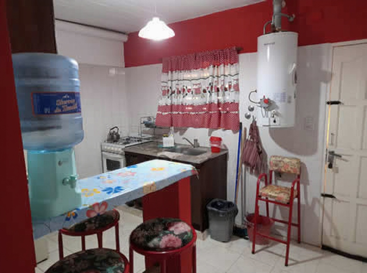 Dúplex con parque y parrilla a 250 metros del mar en Mar del Tuyú miniatura 4