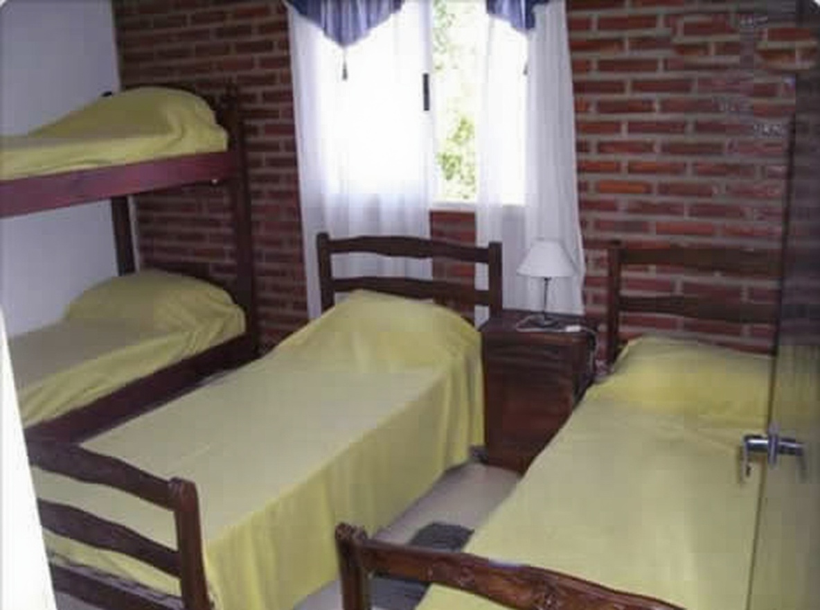 Dúplex con parque y parrilla a 250 metros del mar en Mar del Tuyú miniatura 8