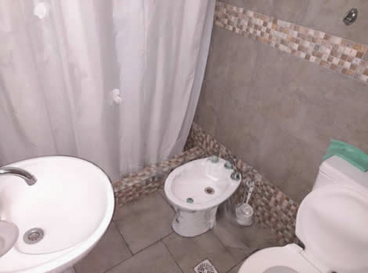 Dúplex con parque y parrilla a 250 metros del mar en Mar del Tuyú miniatura 9