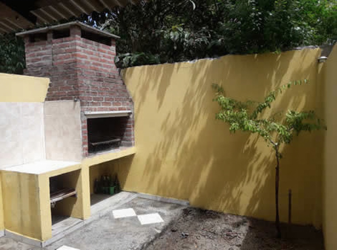 Dúplex con parque y parrilla a 250 metros del mar en Mar del Tuyú miniatura 10