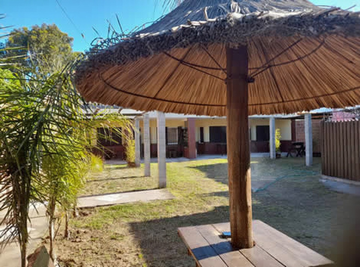 Dúplex con parque y parrilla a 250 metros del mar en Mar del Tuyú miniatura 11