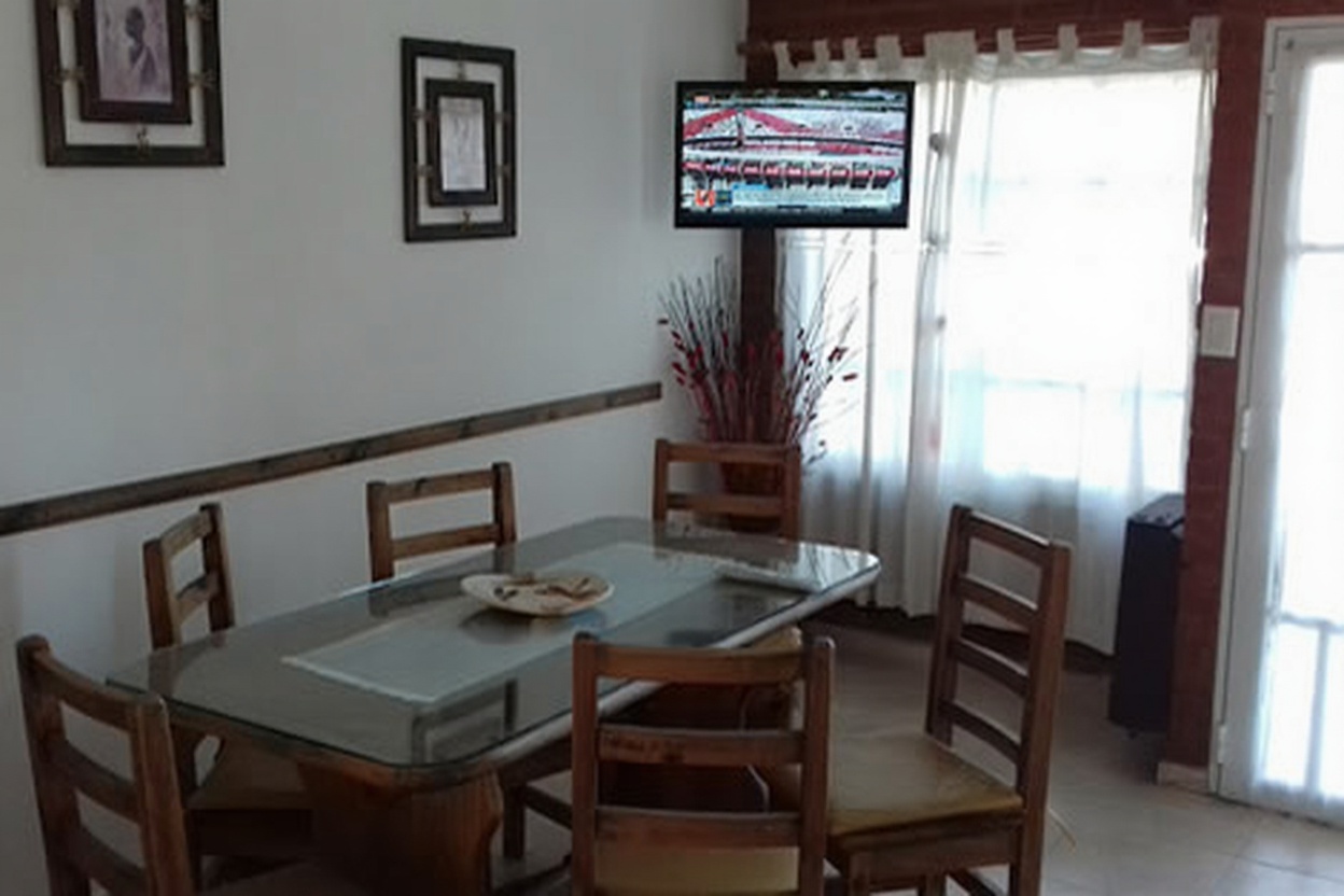 Dúplex con WiFi a 3 cuadras del mar en San Clemente del Tuyú miniatura 2