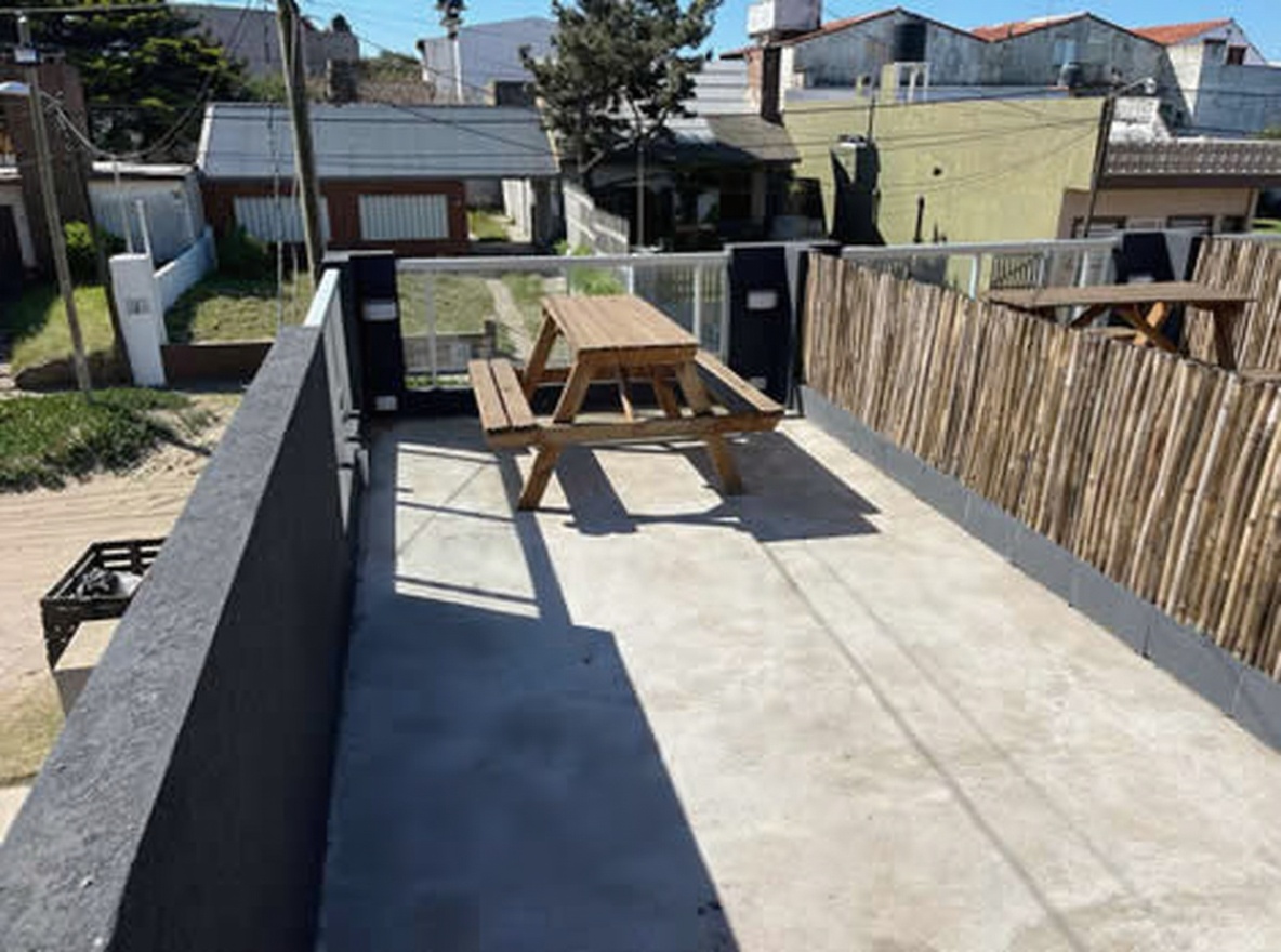 Dúplex con patio y parrilla frente al mar en Las Toninas miniatura 8