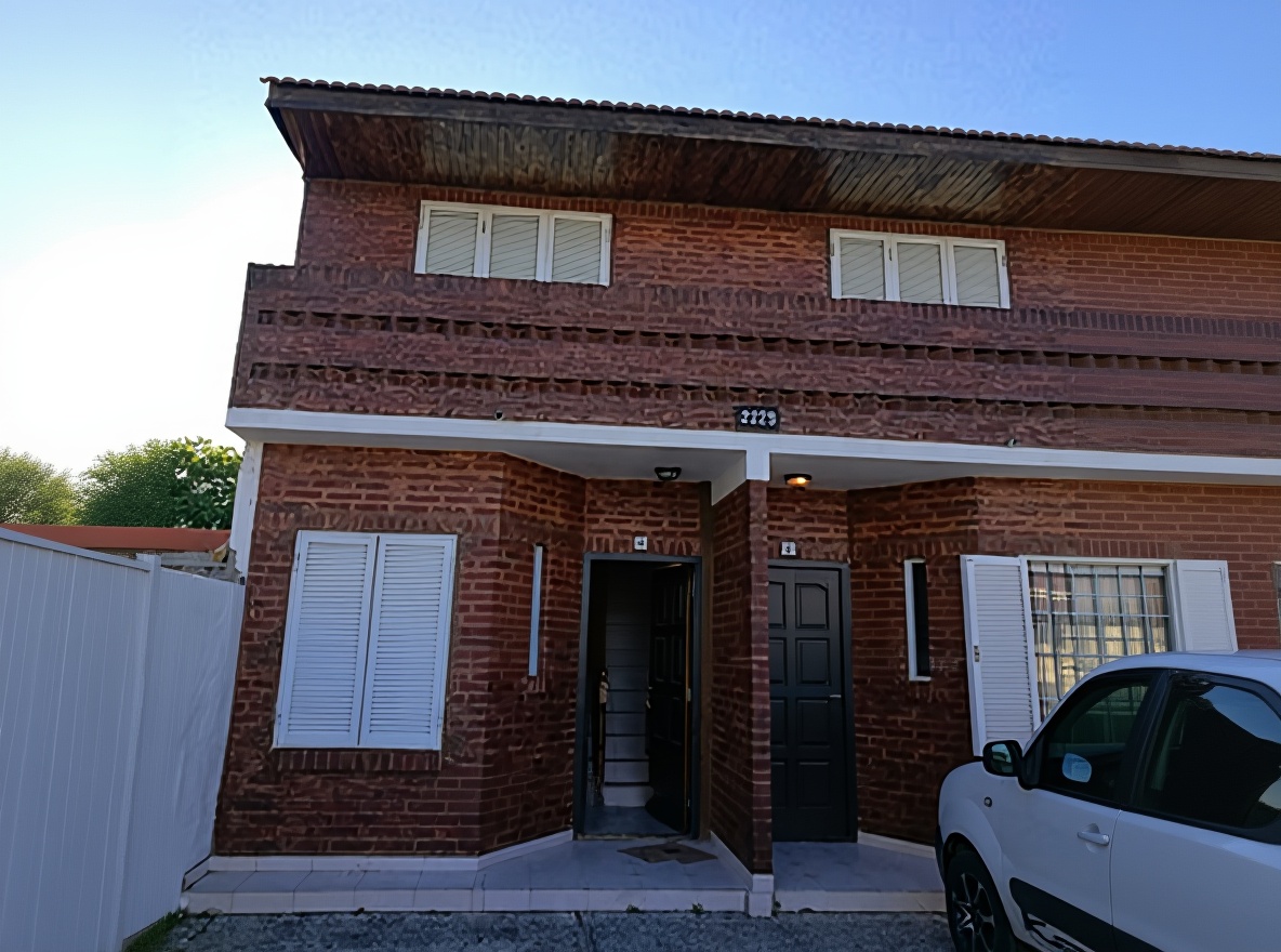 Tríplex con patio y parrilla a 100 metros del mar en Las Toninas