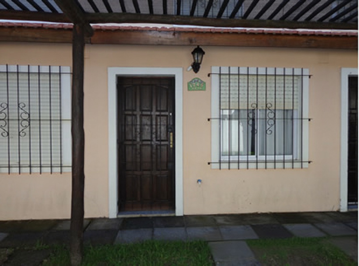 Dúplex con patio y parrilla a 140 metros del mar en Las Toninas foto 1