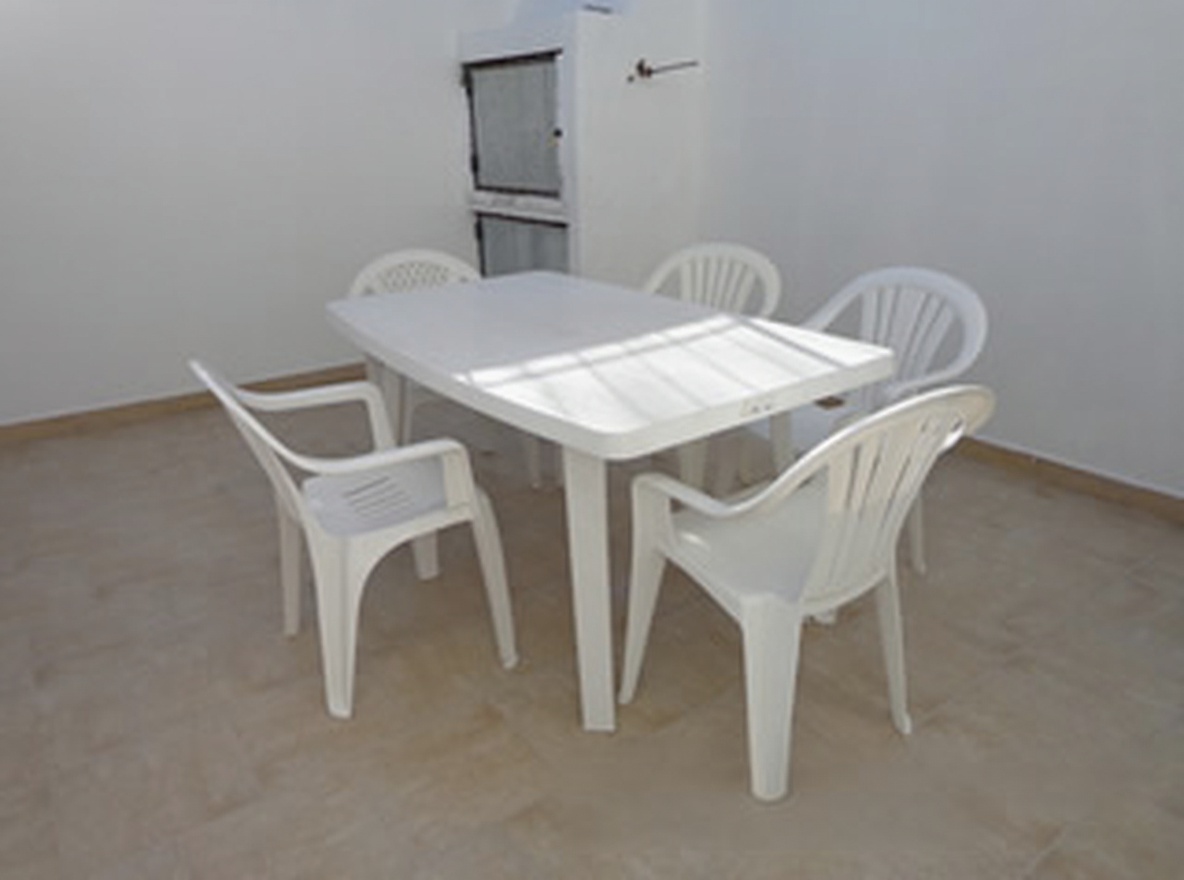 Dúplex con patio y parrilla a 140 metros del mar en Las Toninas miniatura 9