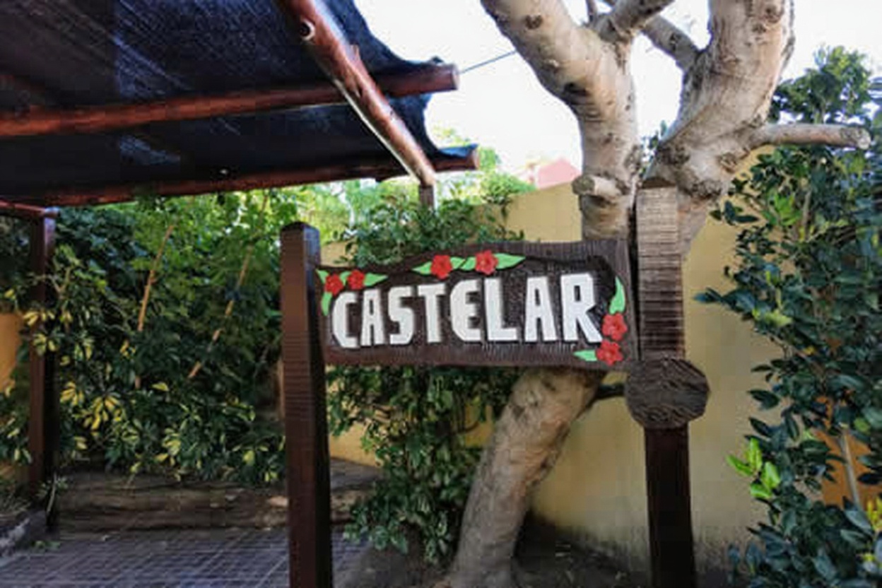 Dúplex con patio y parrilla a 100 metros del mar en Las Toninas miniatura 2