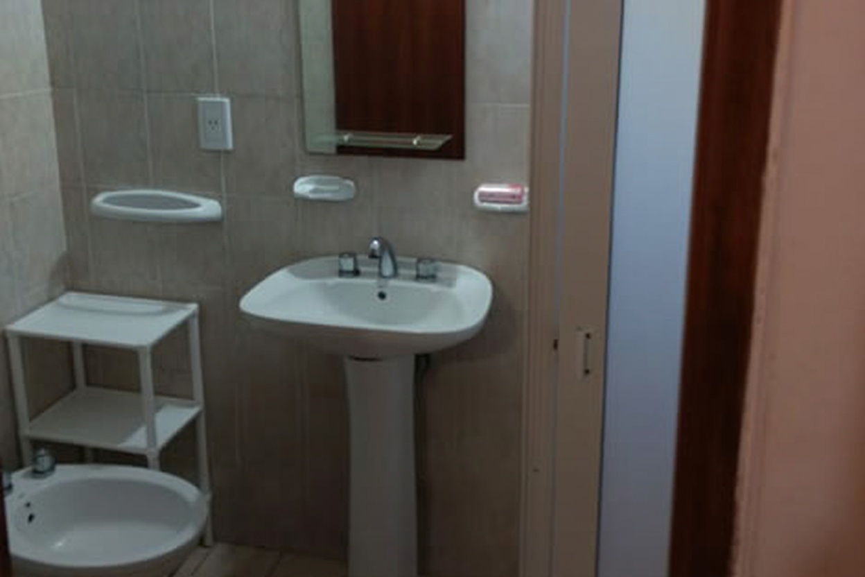 Dúplex con patio y parrilla a 100 metros del mar en Las Toninas miniatura 7