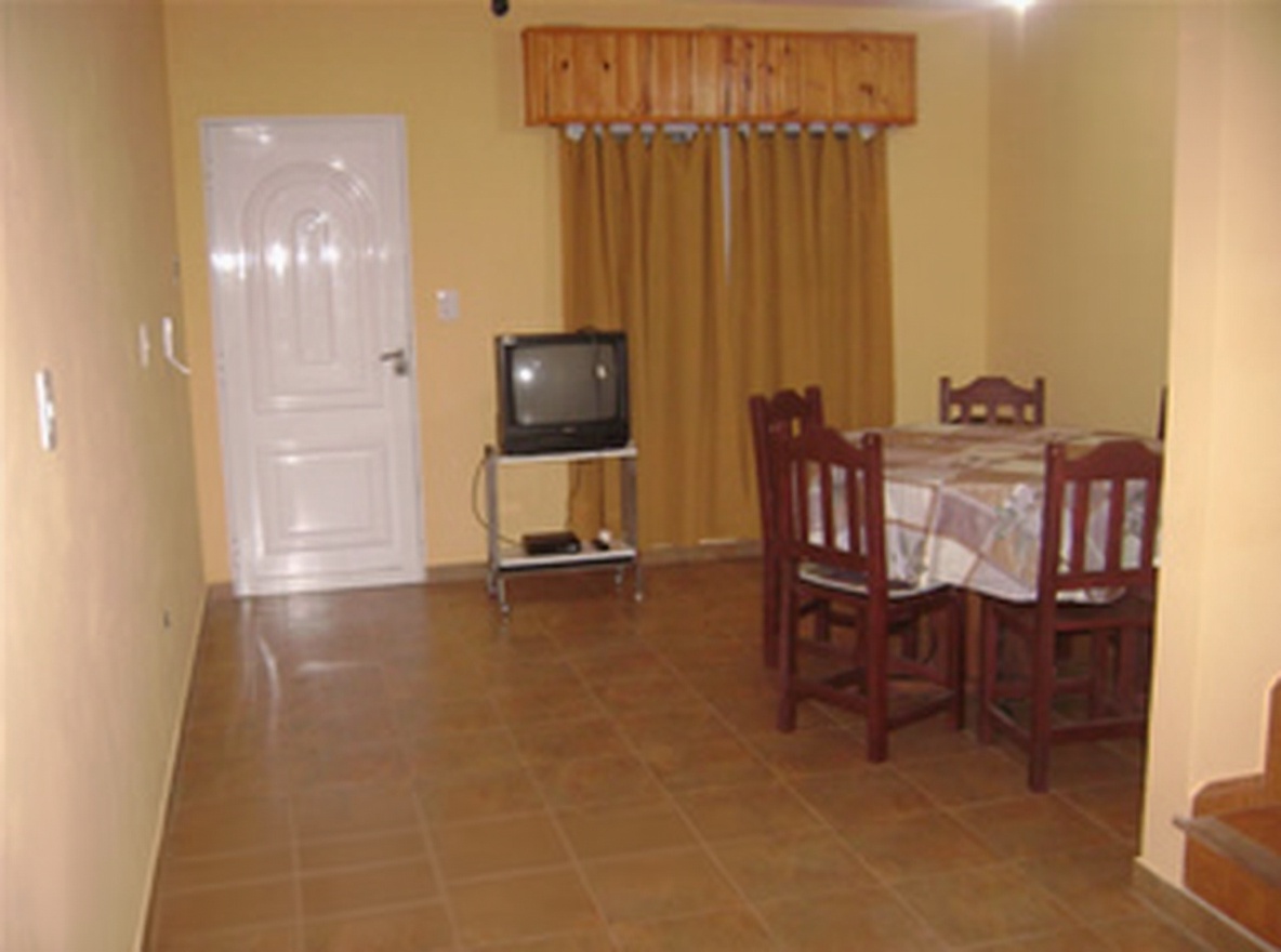 Dúplex con patio y parrilla a 200 metros del mar en Las Toninas miniatura 2