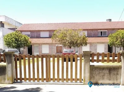 Dúplex con parque y parrilla a 2 cuadras del mar en Las Toninas