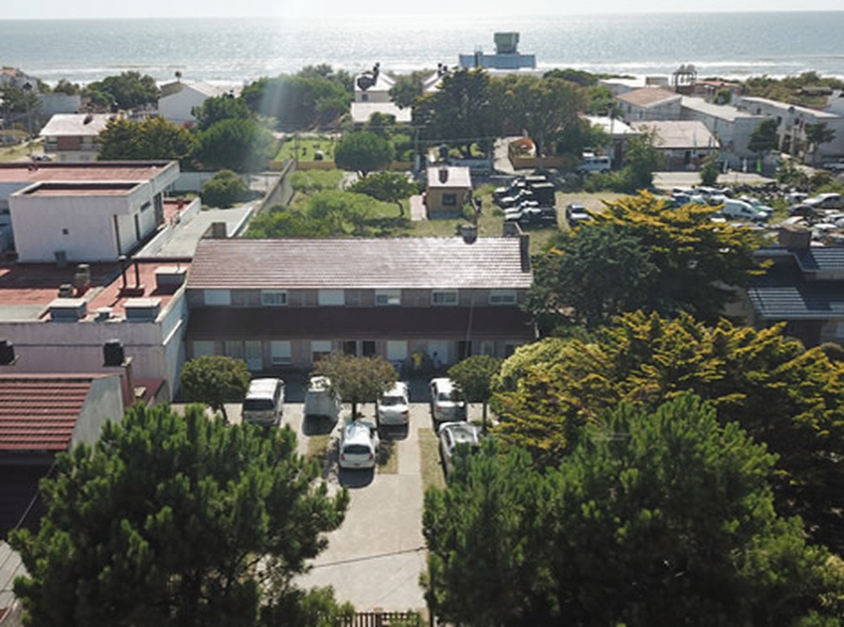 Dúplex con parque y parrilla a 2 cuadras del mar en Las Toninas miniatura 12