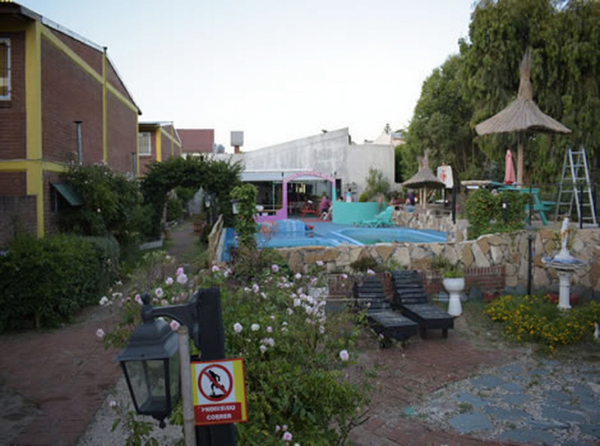 Dúplex con pileta y parrilla a 4 cuadras del mar en Santa Teresita miniatura 2