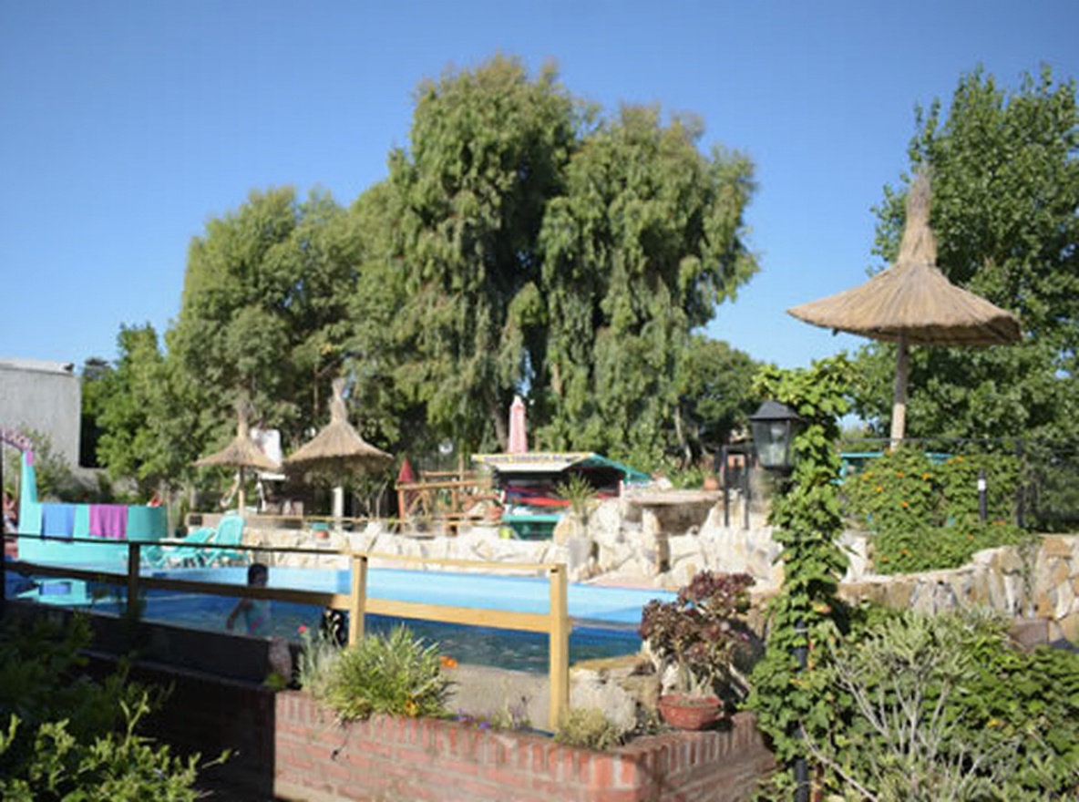 Dúplex con pileta y parrilla a 4 cuadras del mar en Santa Teresita miniatura 9