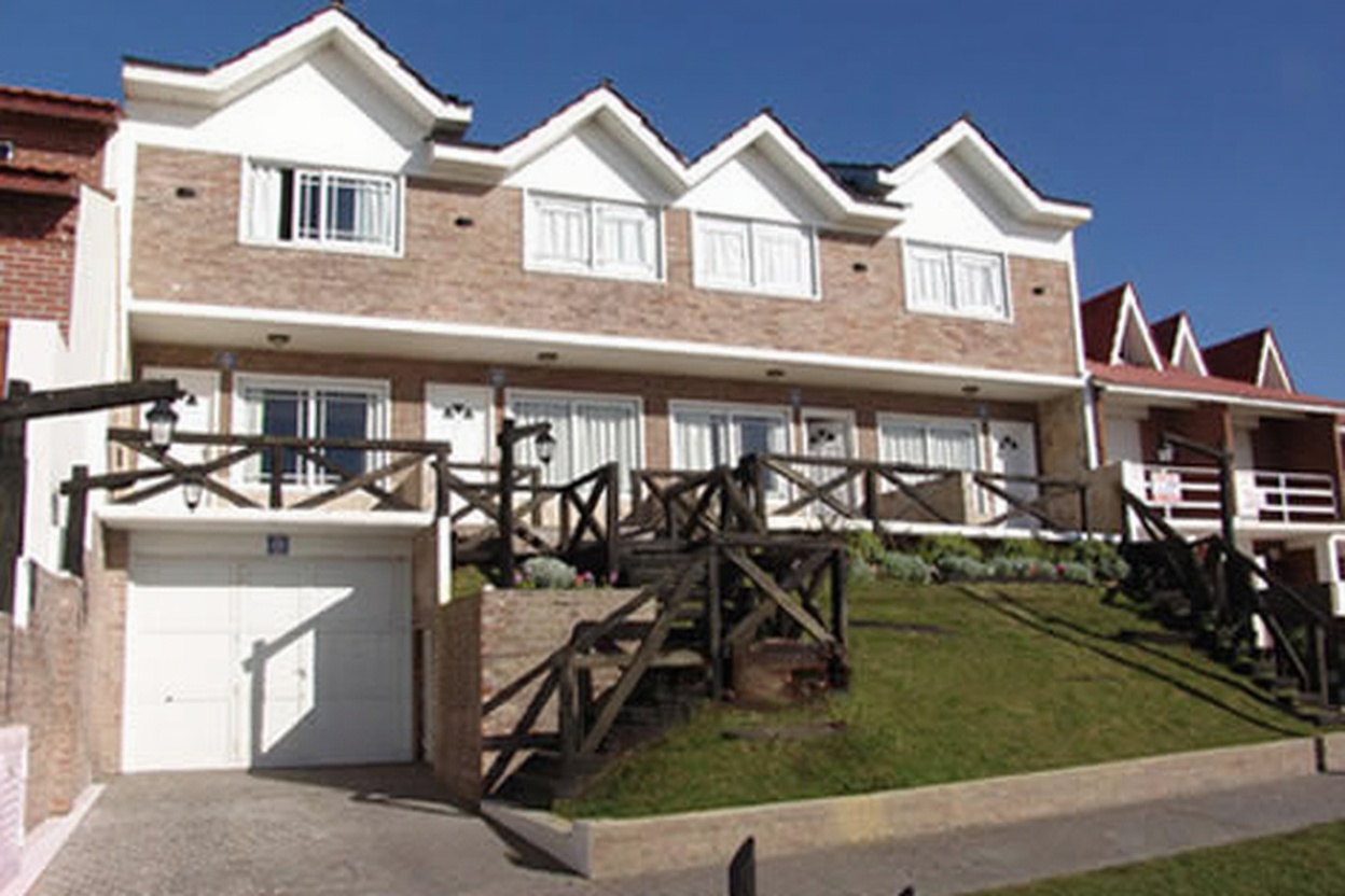 Dúplex con patio y parrilla frente al mar en Santa Teresita