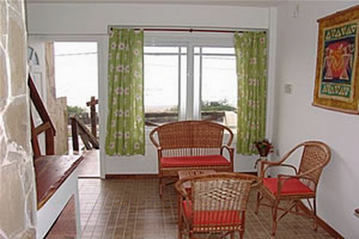 Dúplex con patio y parrilla frente al mar en Santa Teresita miniatura 3