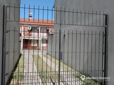 Dúplex con patio y parrilla a 4 cuadras del mar en Santa Teresita foto 2