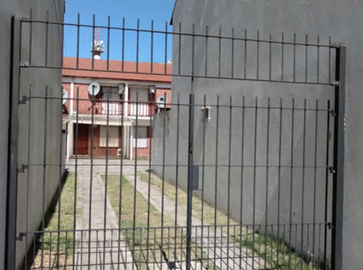 Dúplex con patio y parrilla a 4 cuadras del mar en Santa Teresita miniatura 2