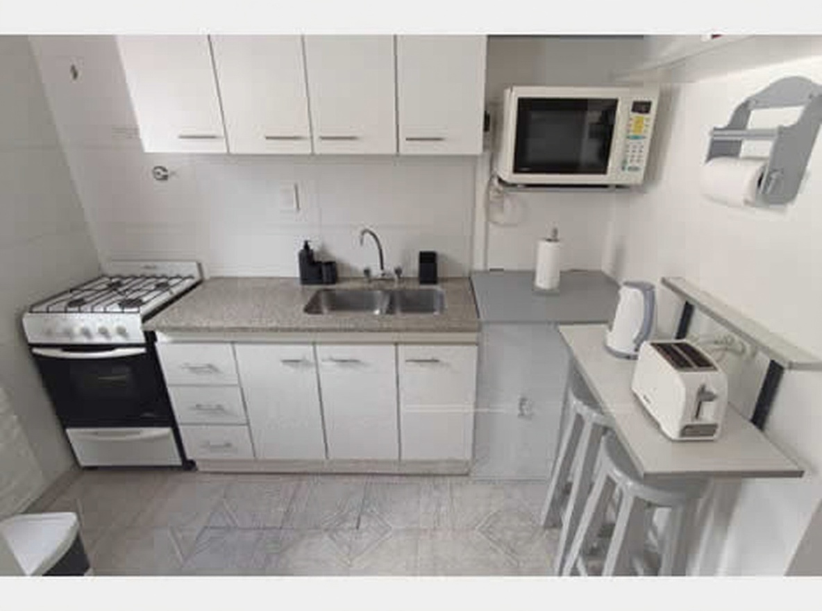 Dúplex con patio y parrilla a 4 cuadras del mar en Santa Teresita miniatura 5