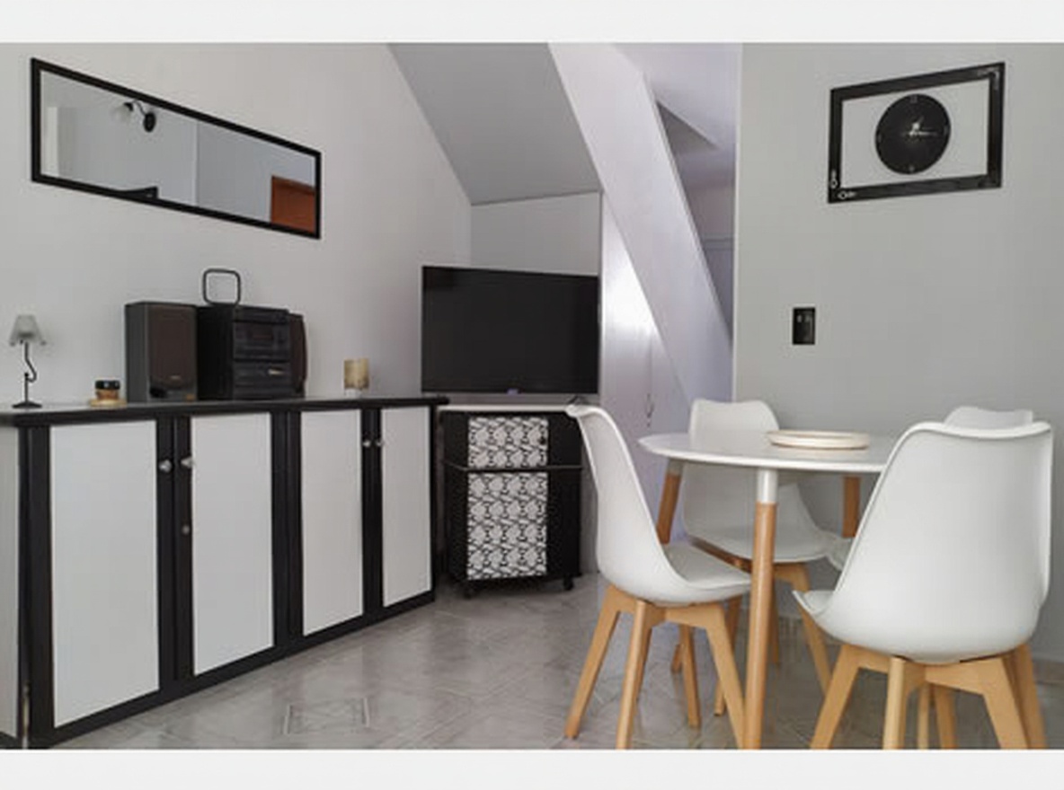 Dúplex con patio y parrilla a 4 cuadras del mar en Santa Teresita miniatura 6