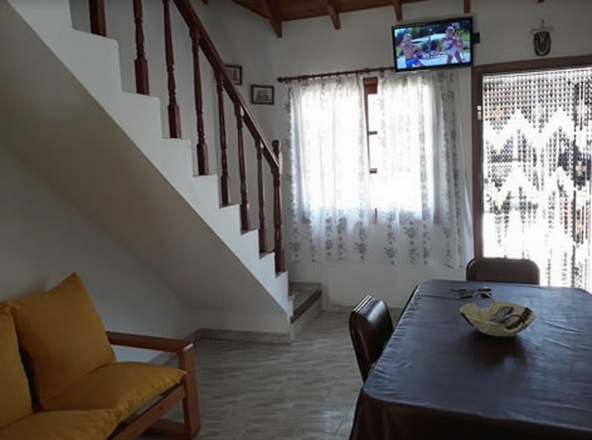 Dúplex con pileta y parrilla a 300 metros del mar en Mar del Tuyú miniatura 5