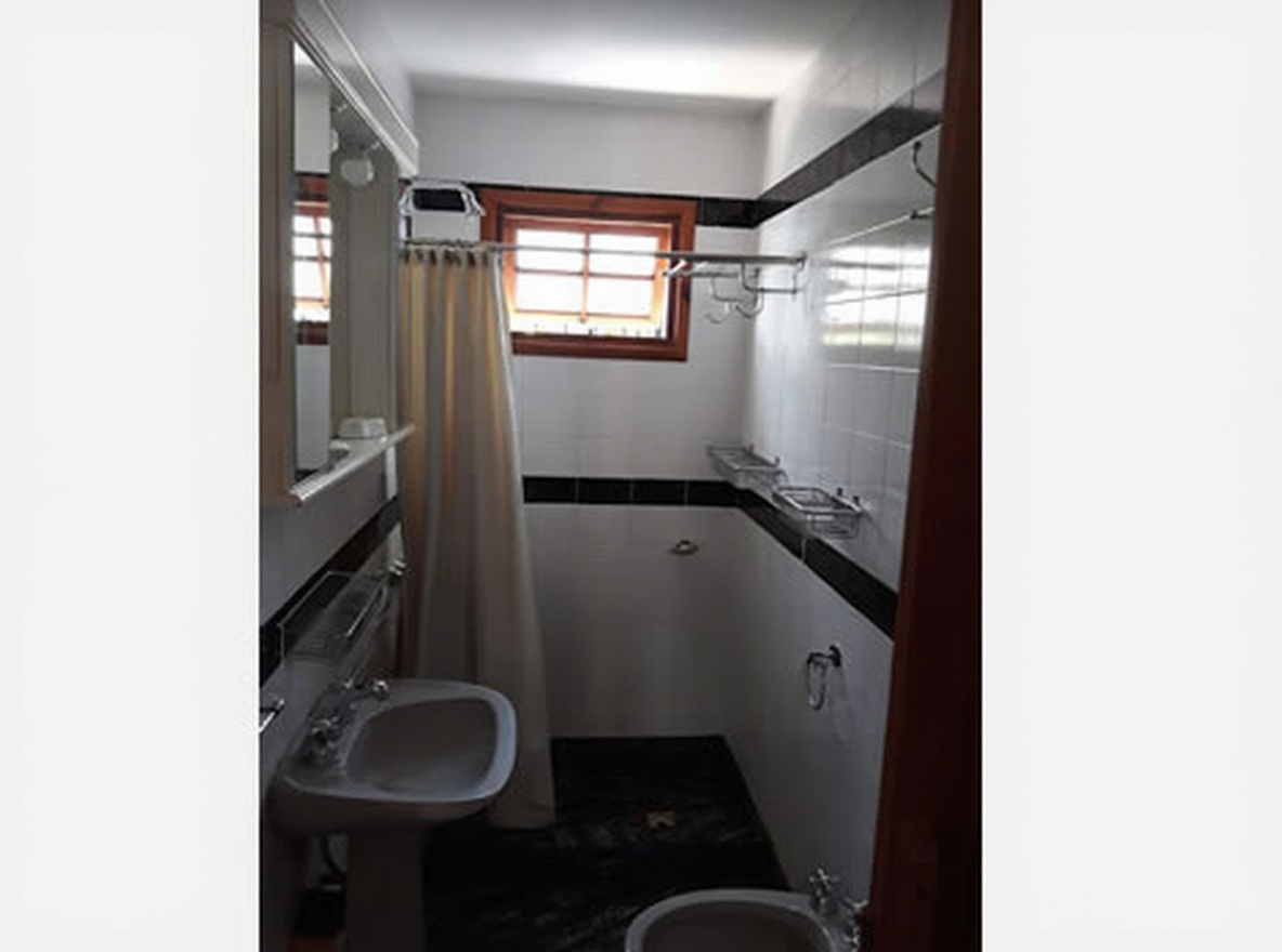 Dúplex con pileta y parrilla a 300 metros del mar en Mar del Tuyú miniatura 8