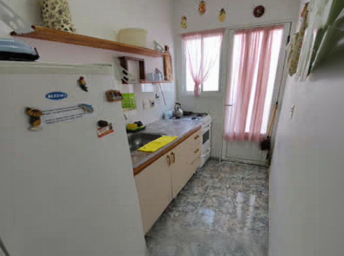 Dúplex con parque y parrilla a 300 metros del mar en Mar del Tuyú miniatura 2