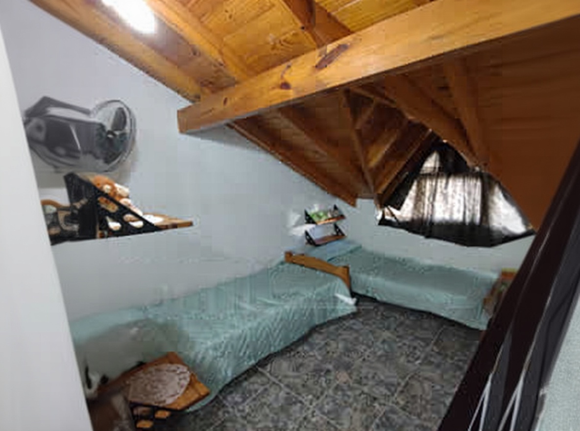 Dúplex con parque y parrilla a 300 metros del mar en Mar del Tuyú miniatura 3