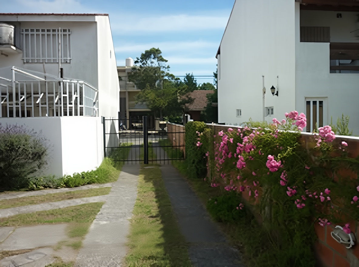 Dúplex con parque y parrilla a 300 metros del mar en Mar del Tuyú miniatura 10