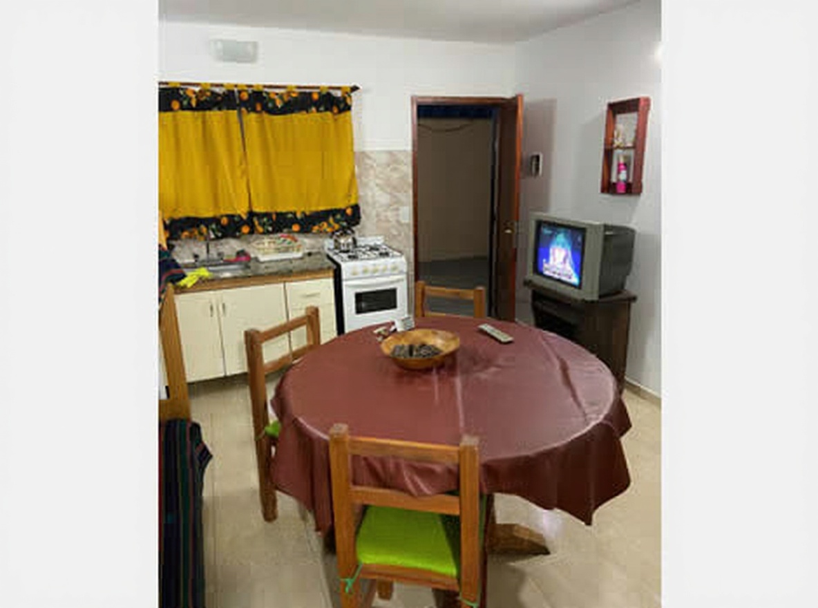 Dúplex con patio y parrilla a 120 metros del mar en Mar del Tuyú miniatura 3