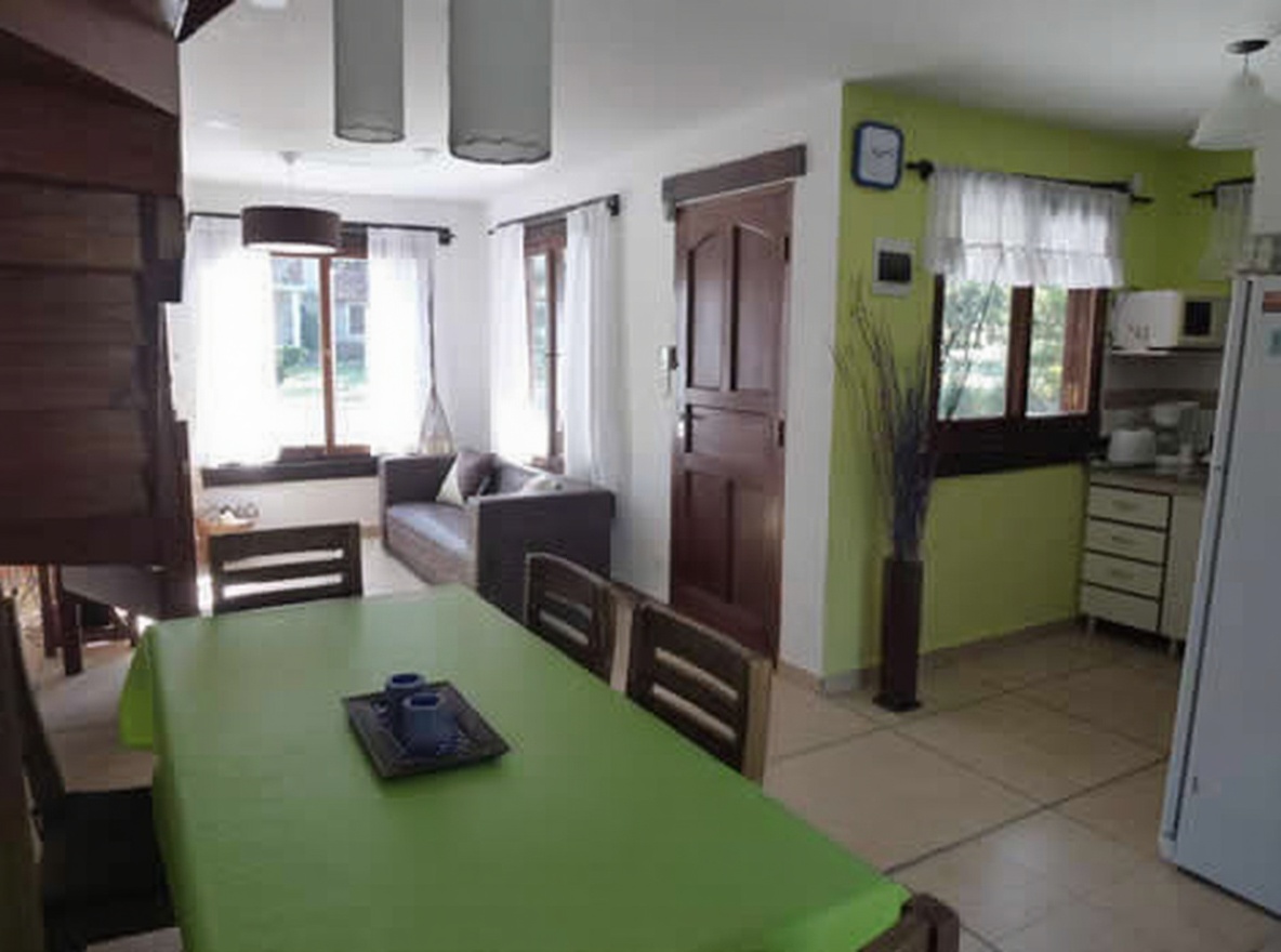 Dúplex con pileta y parque en Costa del Este miniatura 3