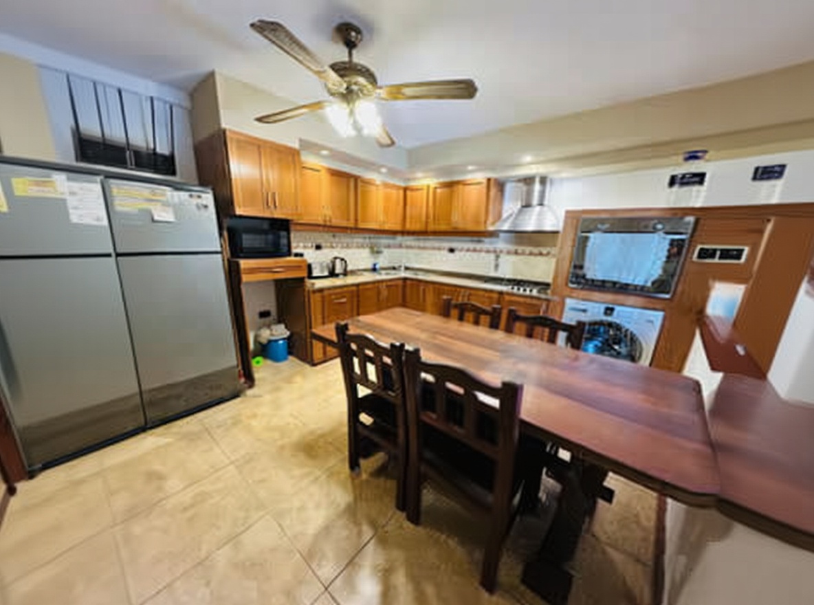 Dúplex con patio y parrilla en Costa del Este miniatura 3