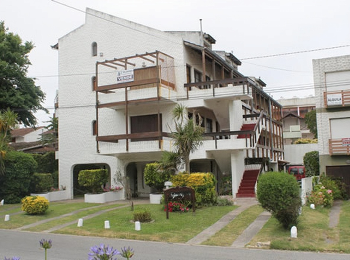 Dúplex en zona tranquila de Villa Gesell, a 2 cuadras de la playa foto 1