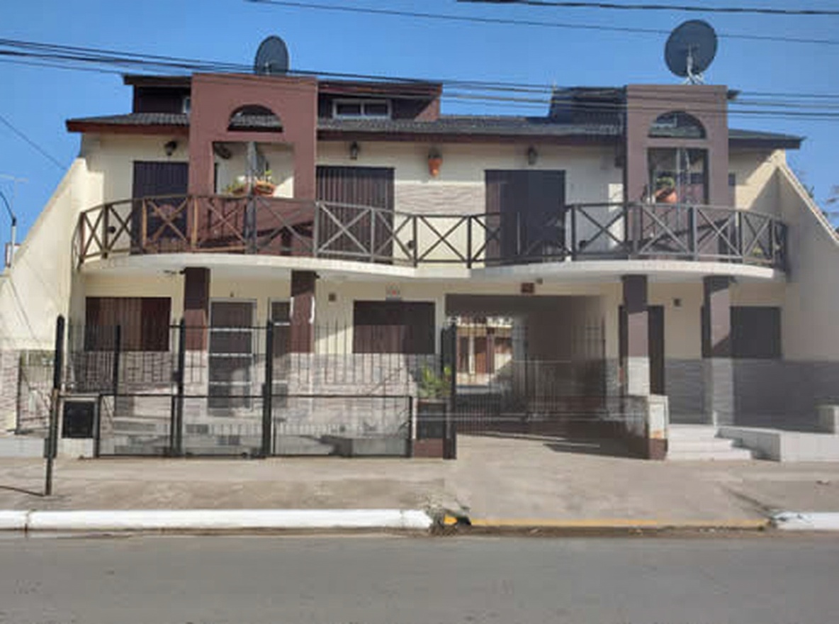 Dúplex con patio y parrilla a 300 metros del mar en Mar del Tuyú foto 1