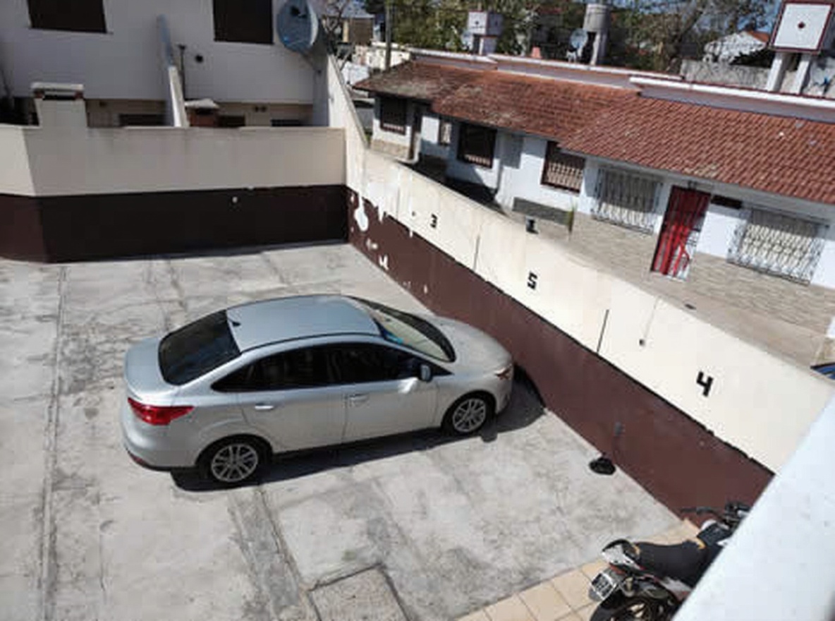 Dúplex con patio y parrilla a 300 metros del mar en Mar del Tuyú miniatura 2