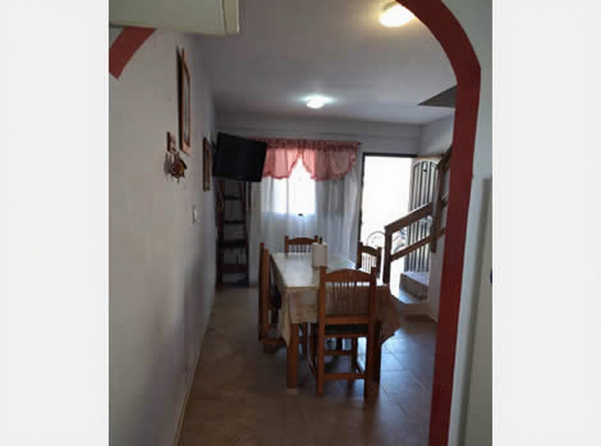 Dúplex con patio y parrilla a 300 metros del mar en Mar del Tuyú miniatura 4