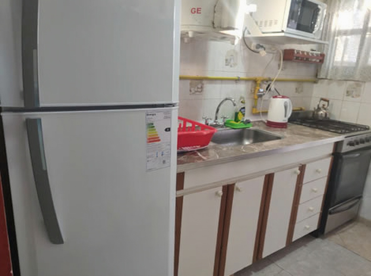 Dúplex con patio y parrilla a 300 metros del mar en Mar del Tuyú miniatura 5