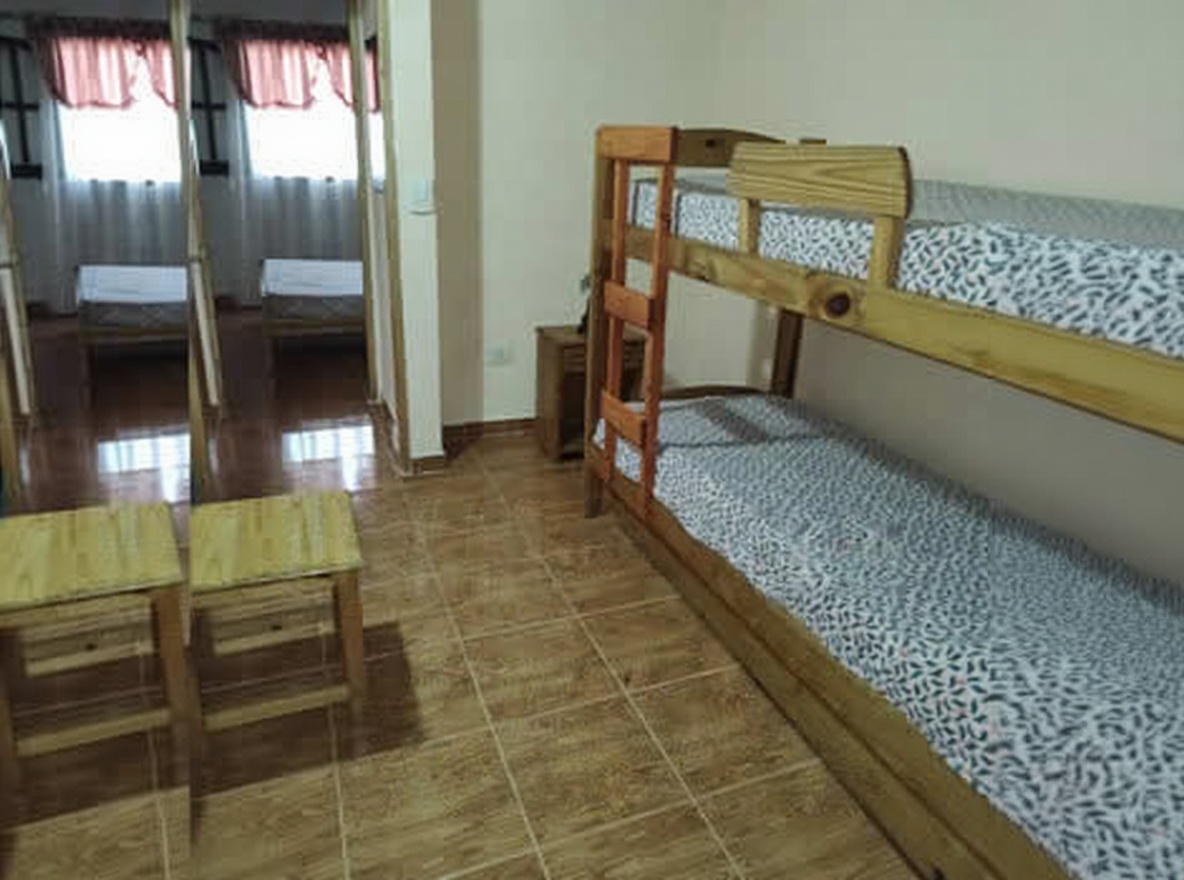 Dúplex con patio y parrilla a 300 metros del mar en Mar del Tuyú miniatura 9